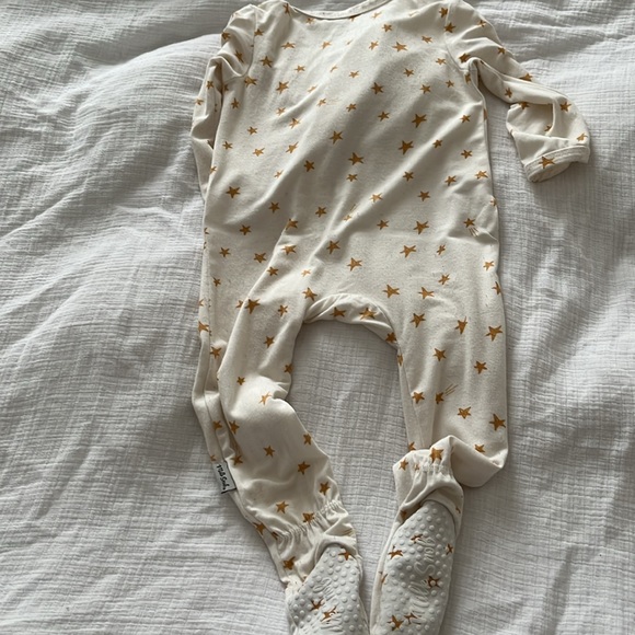 Noel Footed Sleeper | Milk Snob | 6-12 Months - Picture 5 of 7